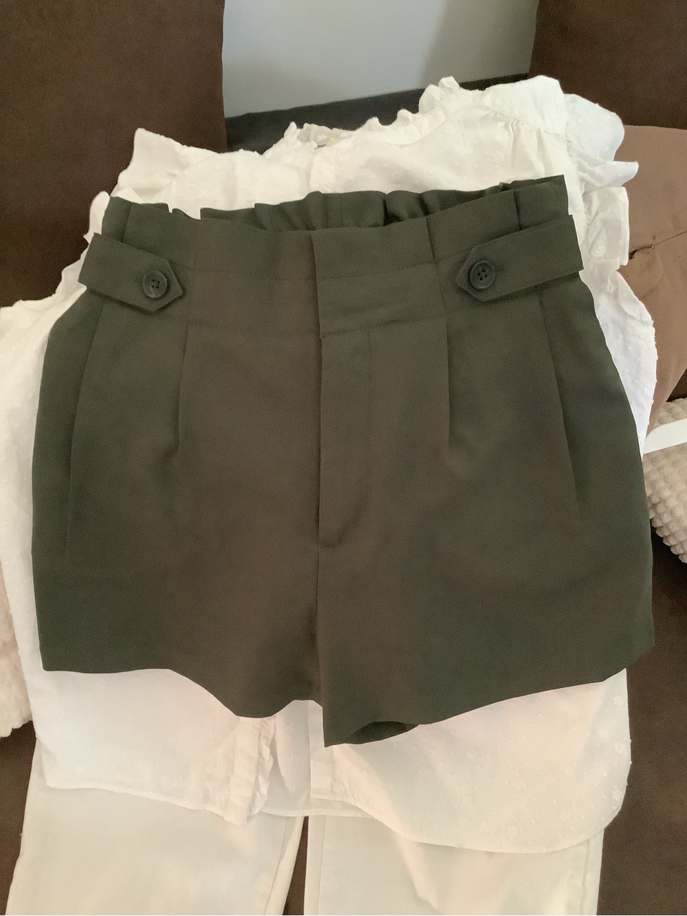 Banana Republic Olive Green Paperbag Shorts Pleated Button Waist 4P